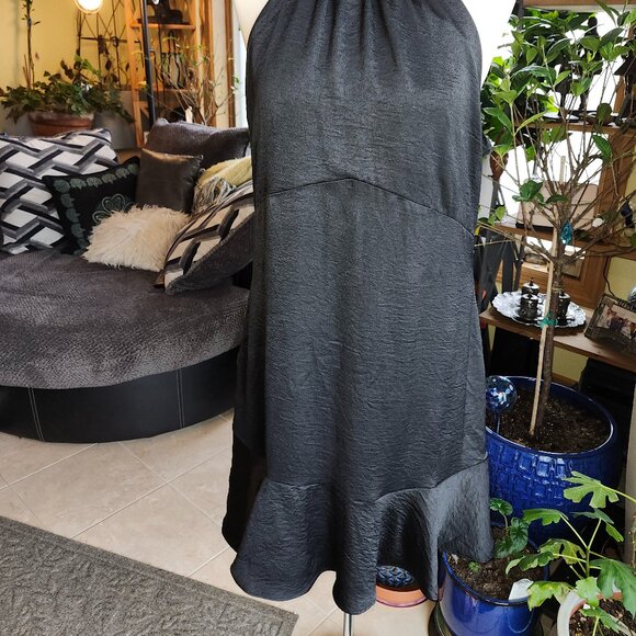 Elegant Nine West Black Crushed Satin Halter Mini Dress - Picture 3 of 13